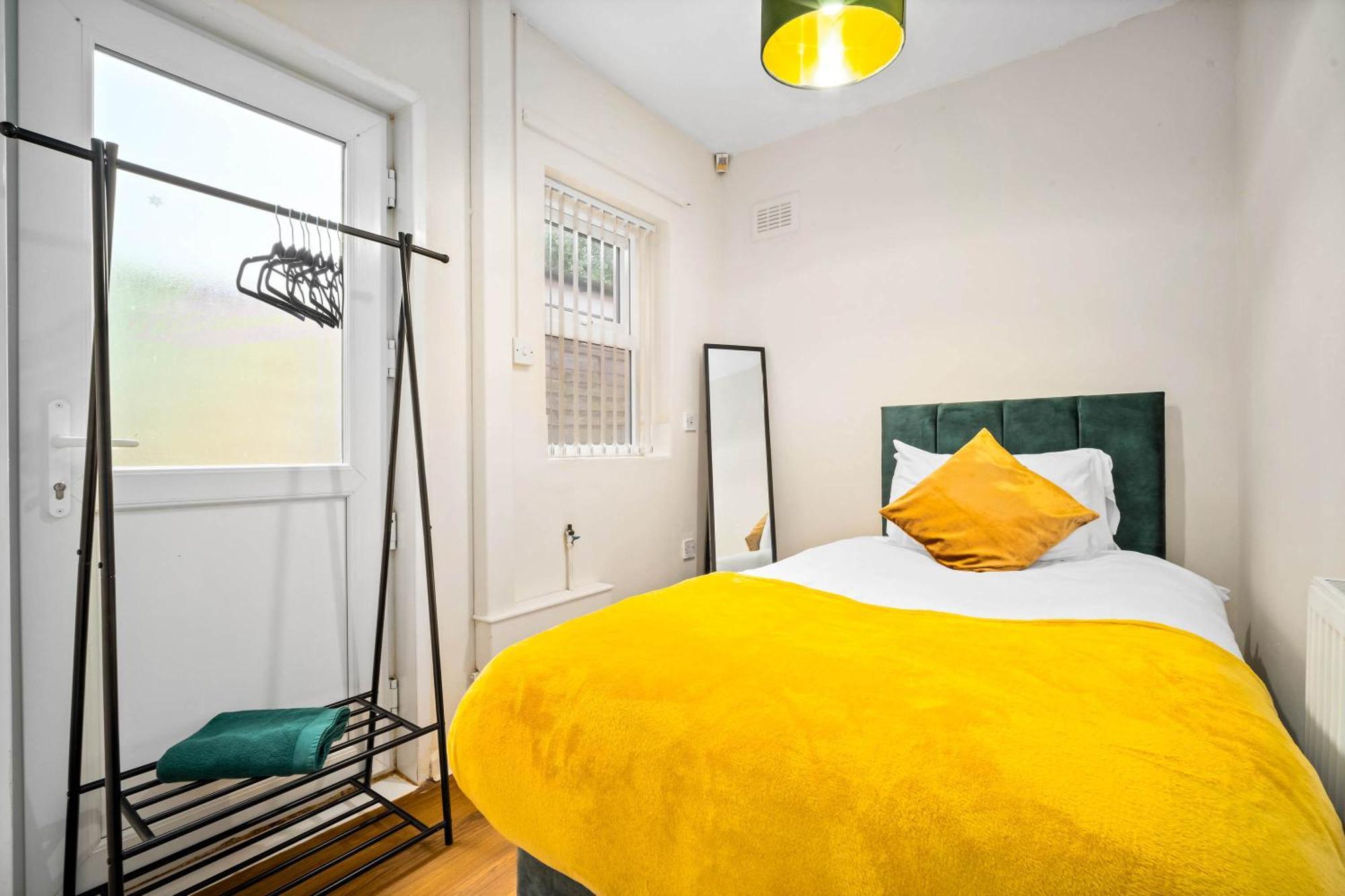 伯明翰3 Bed House For Contractors & Families And Free Parking别墅 外观 照片