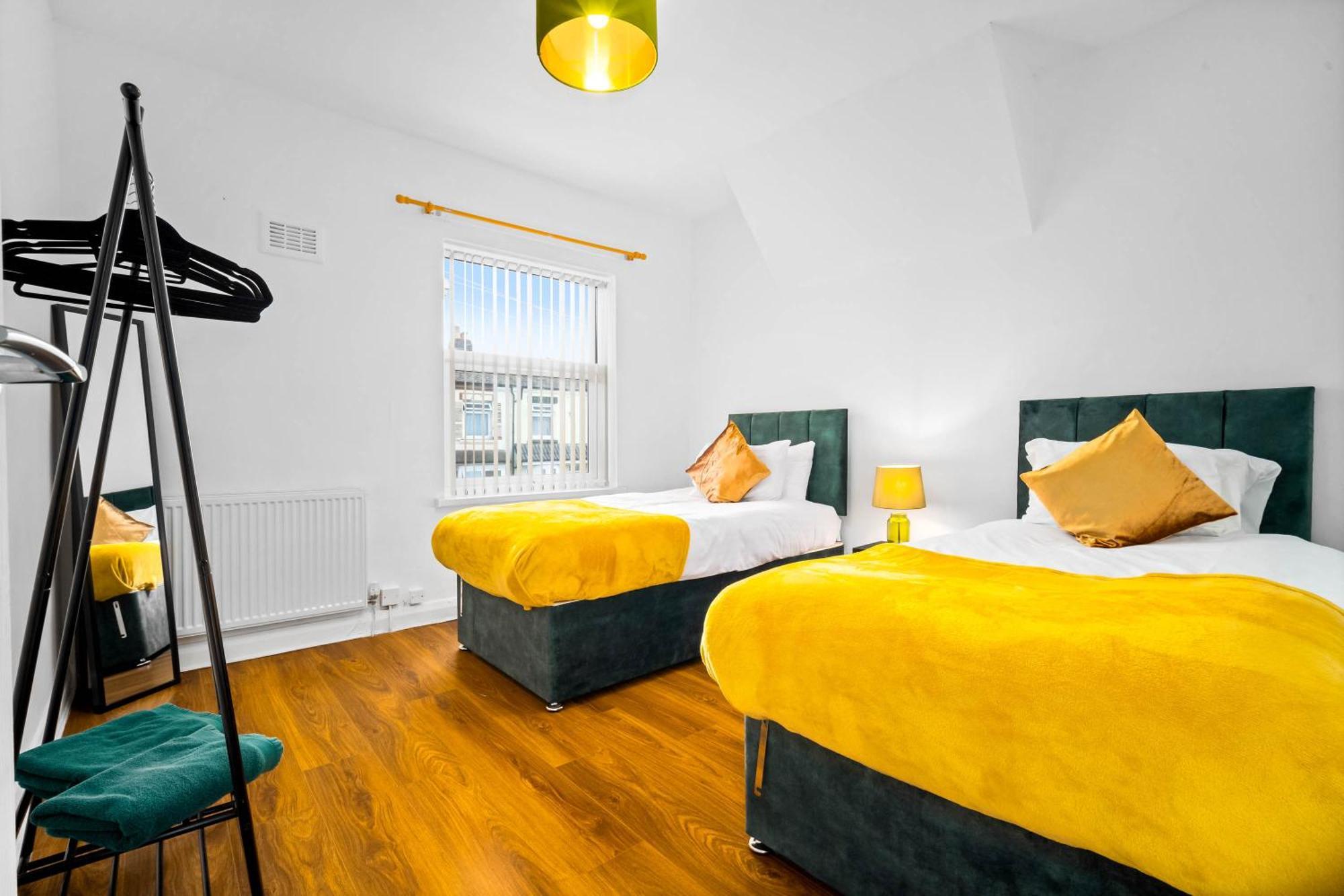 伯明翰3 Bed House For Contractors & Families And Free Parking别墅 外观 照片